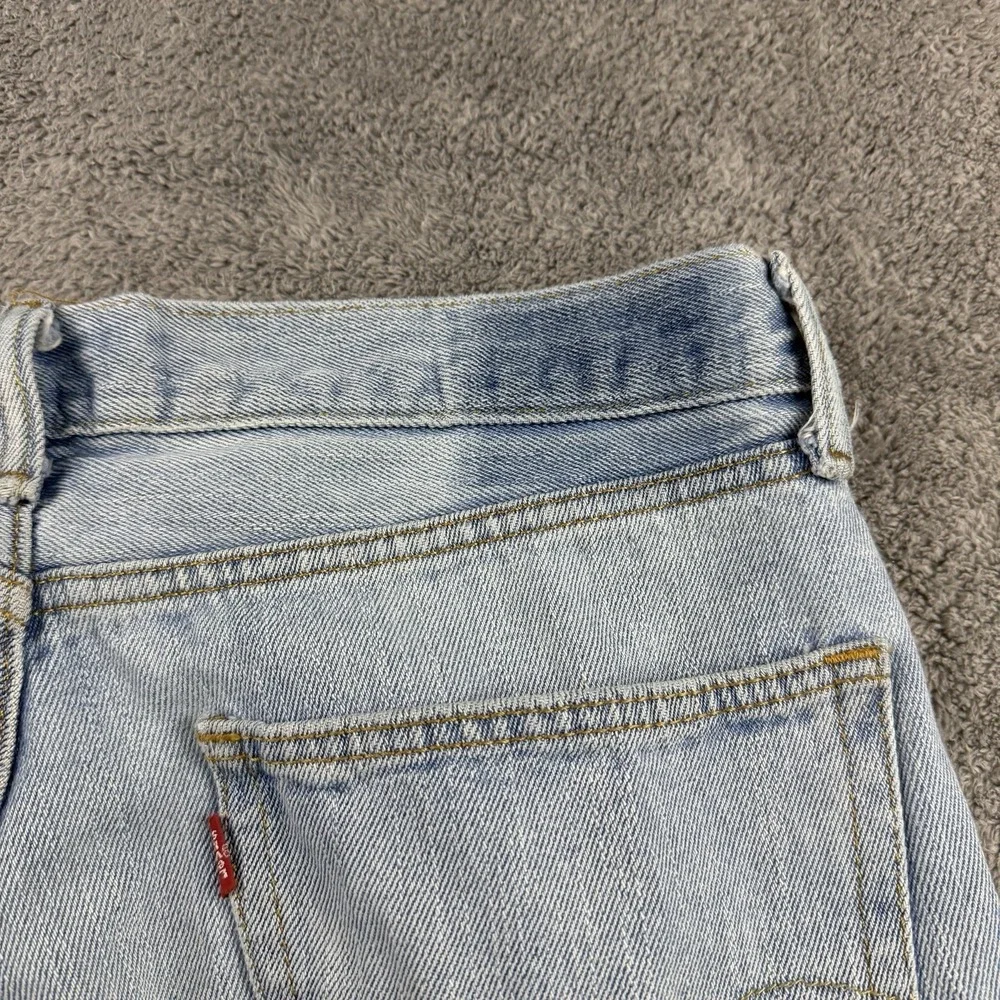 Levis Jeans Mens 34x30.5 Blue Light Wash Straight‎ Leg Mid Rise